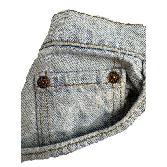 Vintage Women’s Levi’s Light Wash Distressed Cut Off Shorts Size 6 - Picture 3 of 6